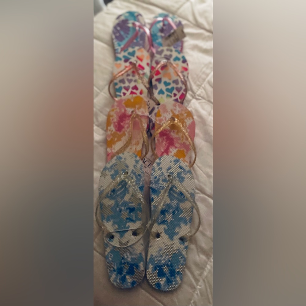 4pairs of girls flip flops